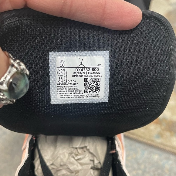 NIB Men Size 10 (Euro Sz 44) Jordan 1 Mid SE Sneakers Magic Ember/Sundial-White - Picture 12 of 17